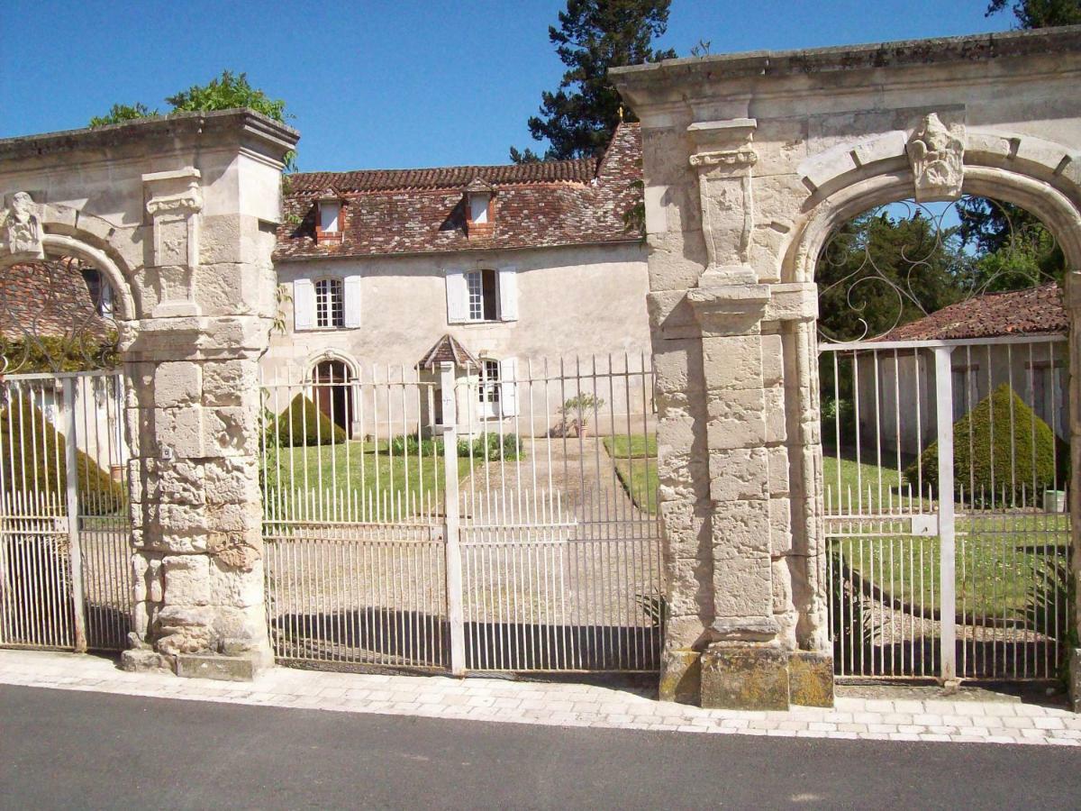 Chateau La Gentilhommiere Du Puits Notre-Dame 30 Rue De L'Eglise 24110 Saint Leon Sur L'Isle Exterior foto