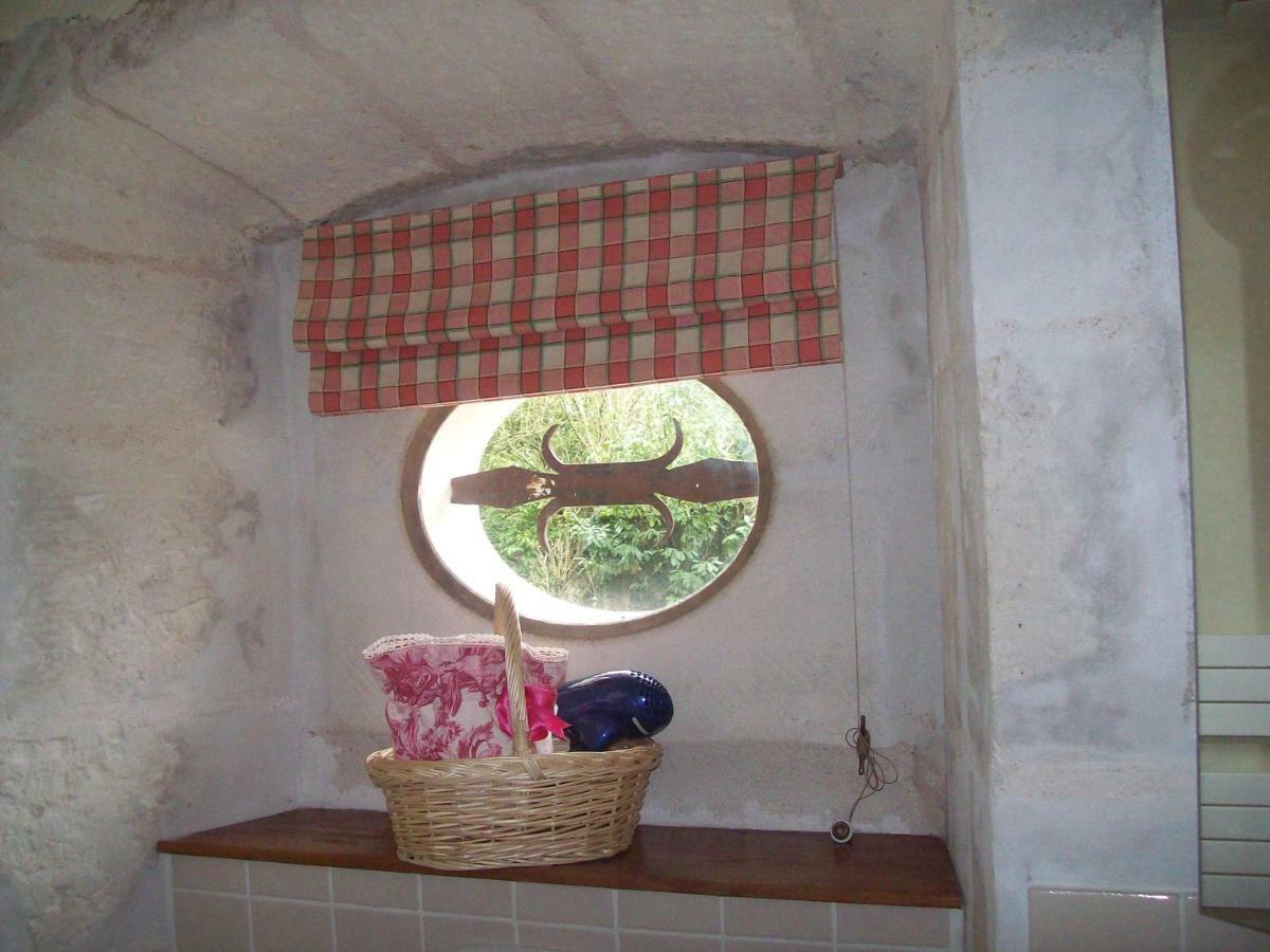 Chateau La Gentilhommiere Du Puits Notre-Dame 30 Rue De L'Eglise 24110 Saint Leon Sur L'Isle Exterior foto
