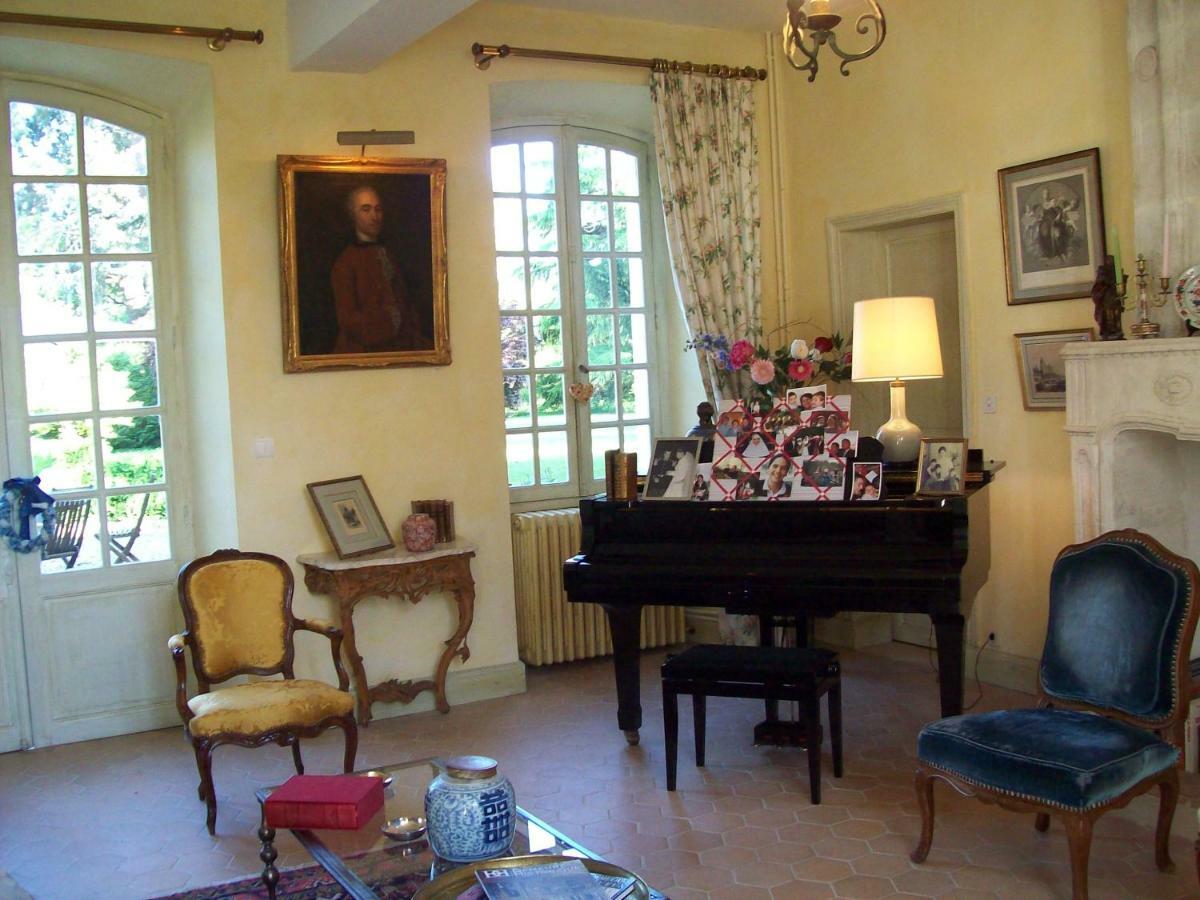 Chateau La Gentilhommiere Du Puits Notre-Dame 30 Rue De L'Eglise 24110 Saint Leon Sur L'Isle Exterior foto